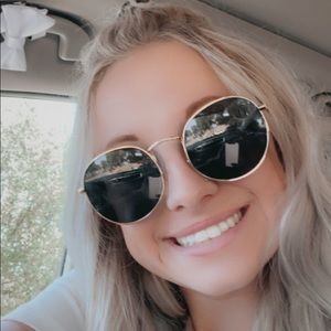 Meet your Posher, Kacela